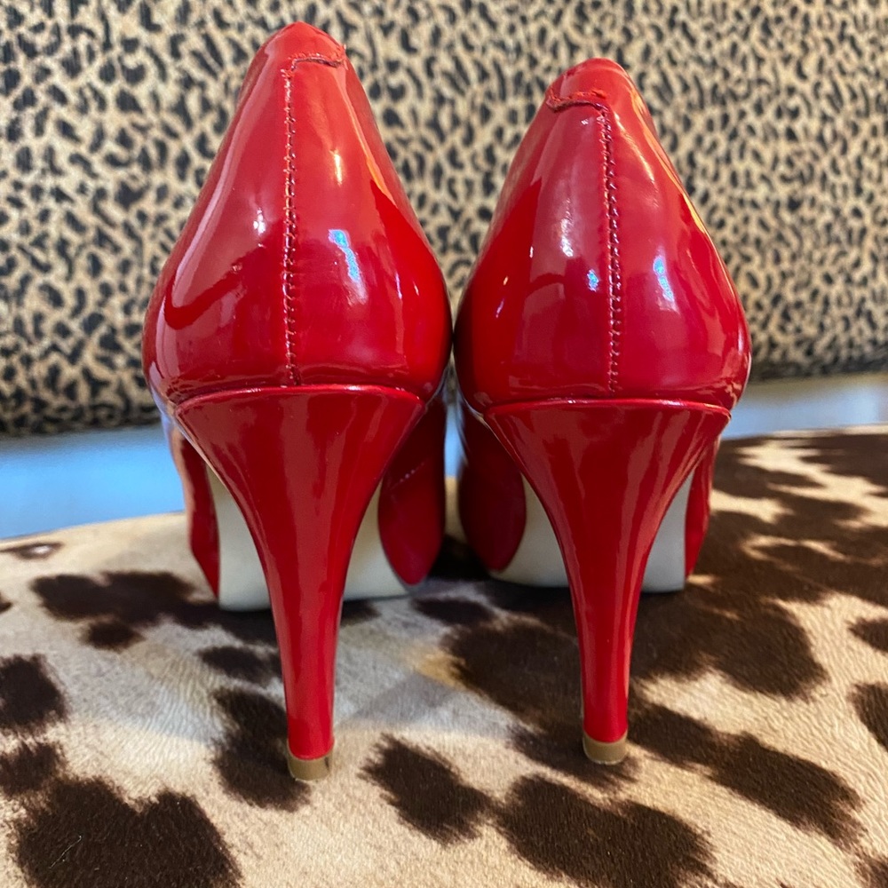 Madden Girl, 5.5, red pumps, excellent condition, 3 inch heels.